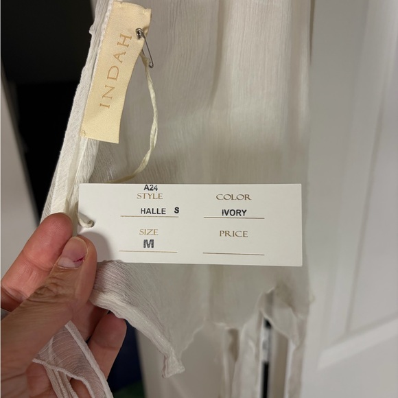 Indah Halle Top - Picture 2 of 2